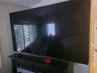 Sony 75” BRAVIA 4K Ultra HD Smart TV – Excellent Condition