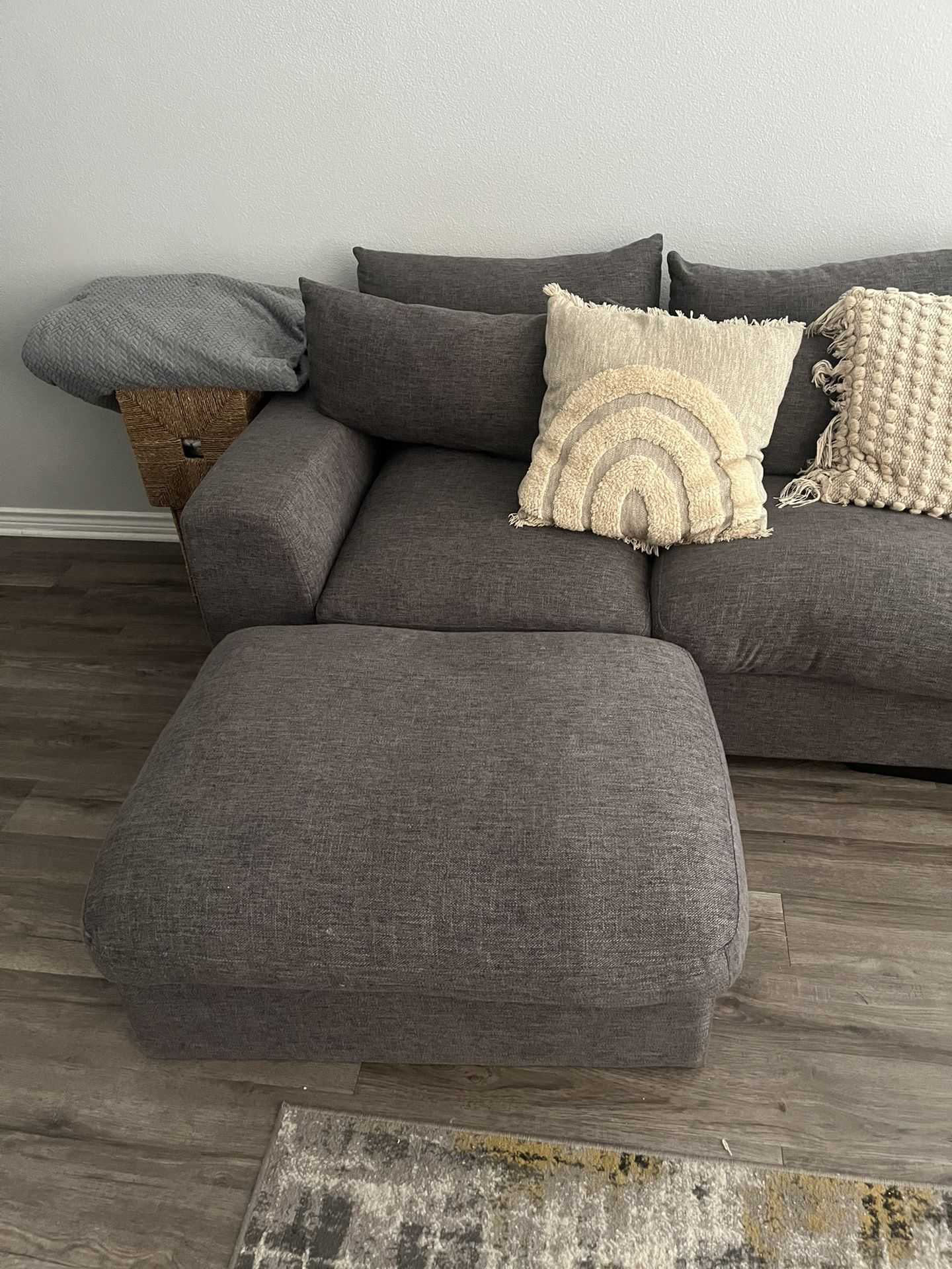 Couch W/ 2 Ottomans.
