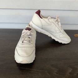Reebok 83’ throwback leather classics for women size 8