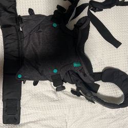 Infantino Flip 4-in-1 Convertible Carrier Like New 