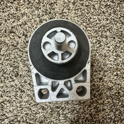 Front Right Passenger Side Mount Bracket Compatible With Ford Focus 2000-2004 (prcars25439)