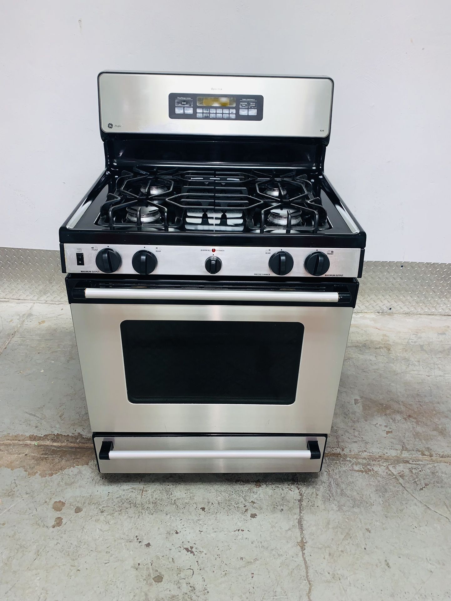 GE stainless steel gas stove in very perfect condition a receipt for 30 days warranty