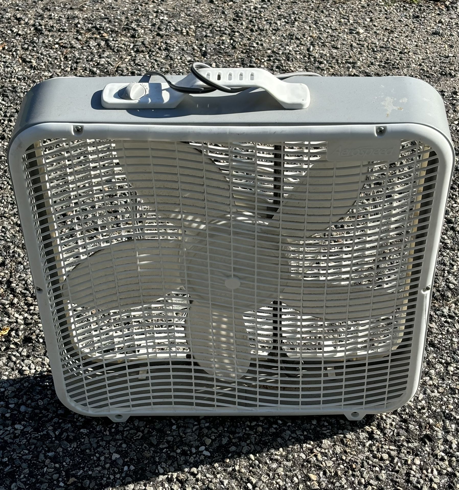 WINDOW BOX FAN 21” X 21”