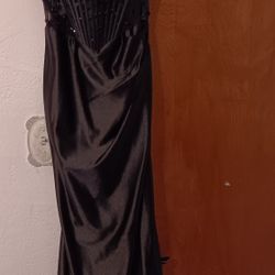 Beautiful Prom DRESS SIZE 4 LIKE NEW PAID $289