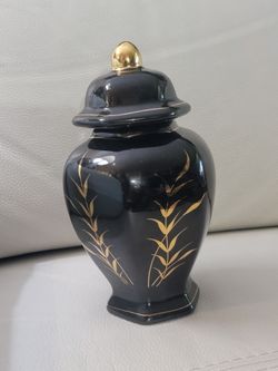 YACAPUBCHI ECUADOR BLACK CERAMIC JAR
