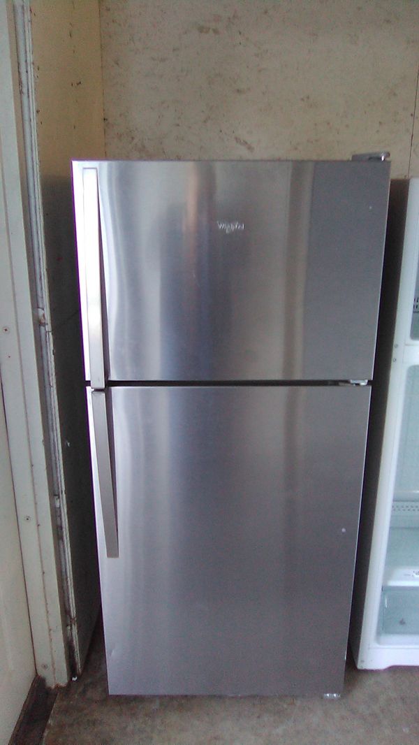 Beautiful Whirlpool refrigerator 18 cubic foot refurbished comes with a
