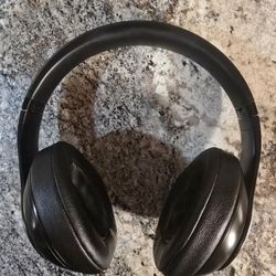 Beats Wireless Headphones w/ Case – Powers On, Won’t Connect – $10 OBO