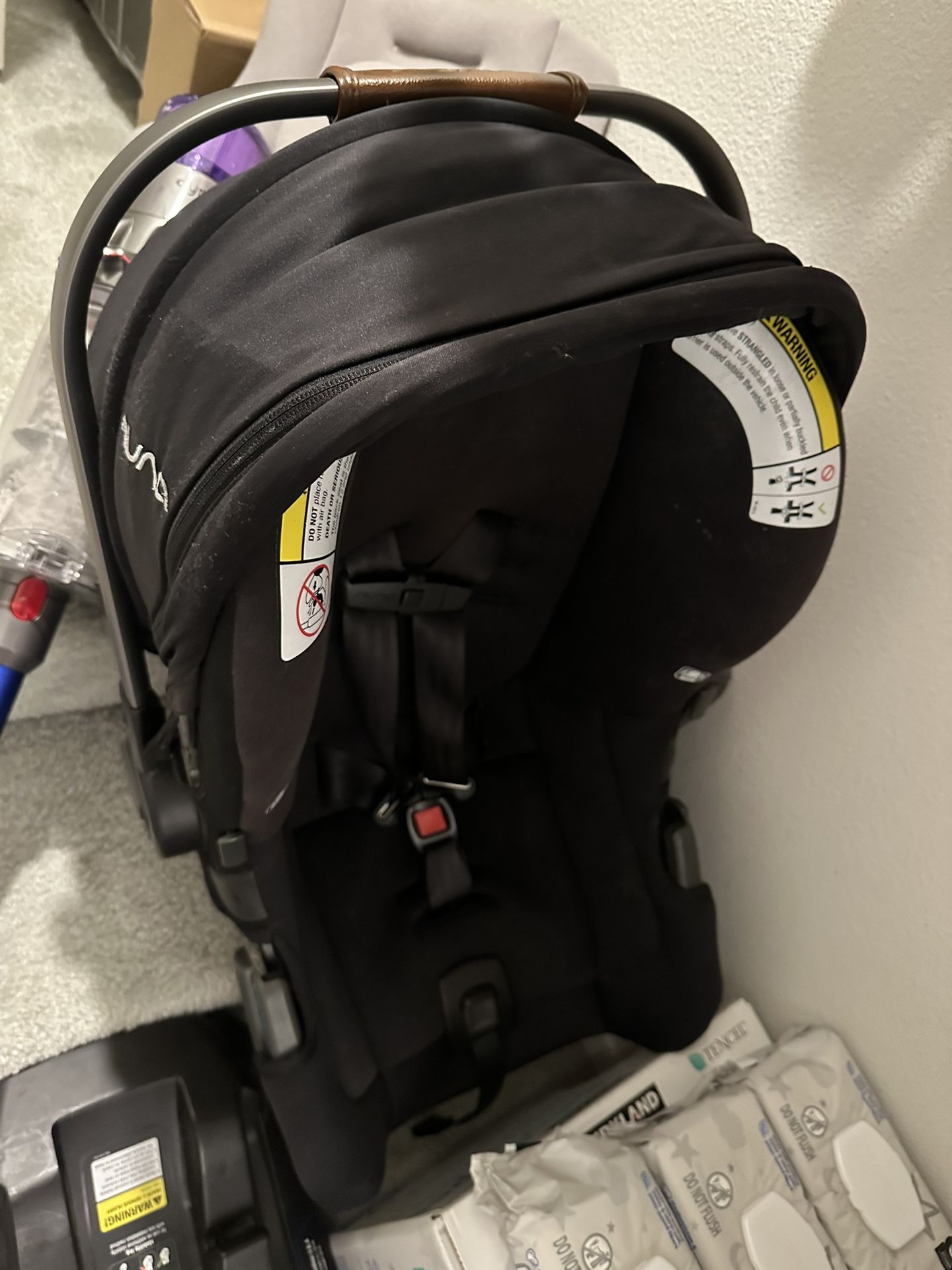 Nuna infant car seat with base