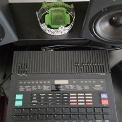 Yamaha R×5 Drum Machine 