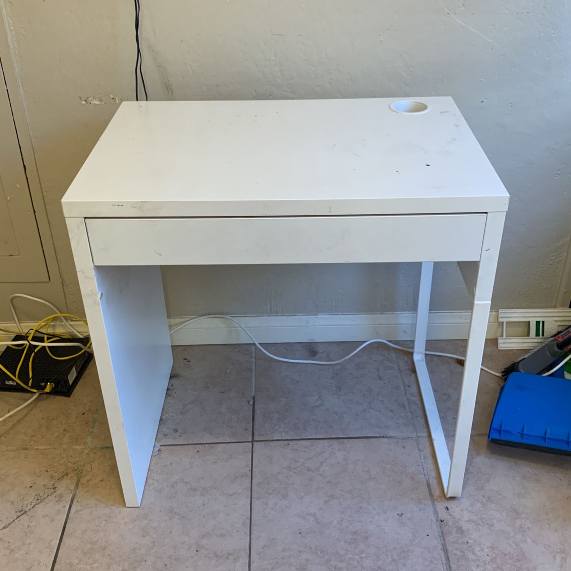 Small Ikea Desk W/ Drawer 