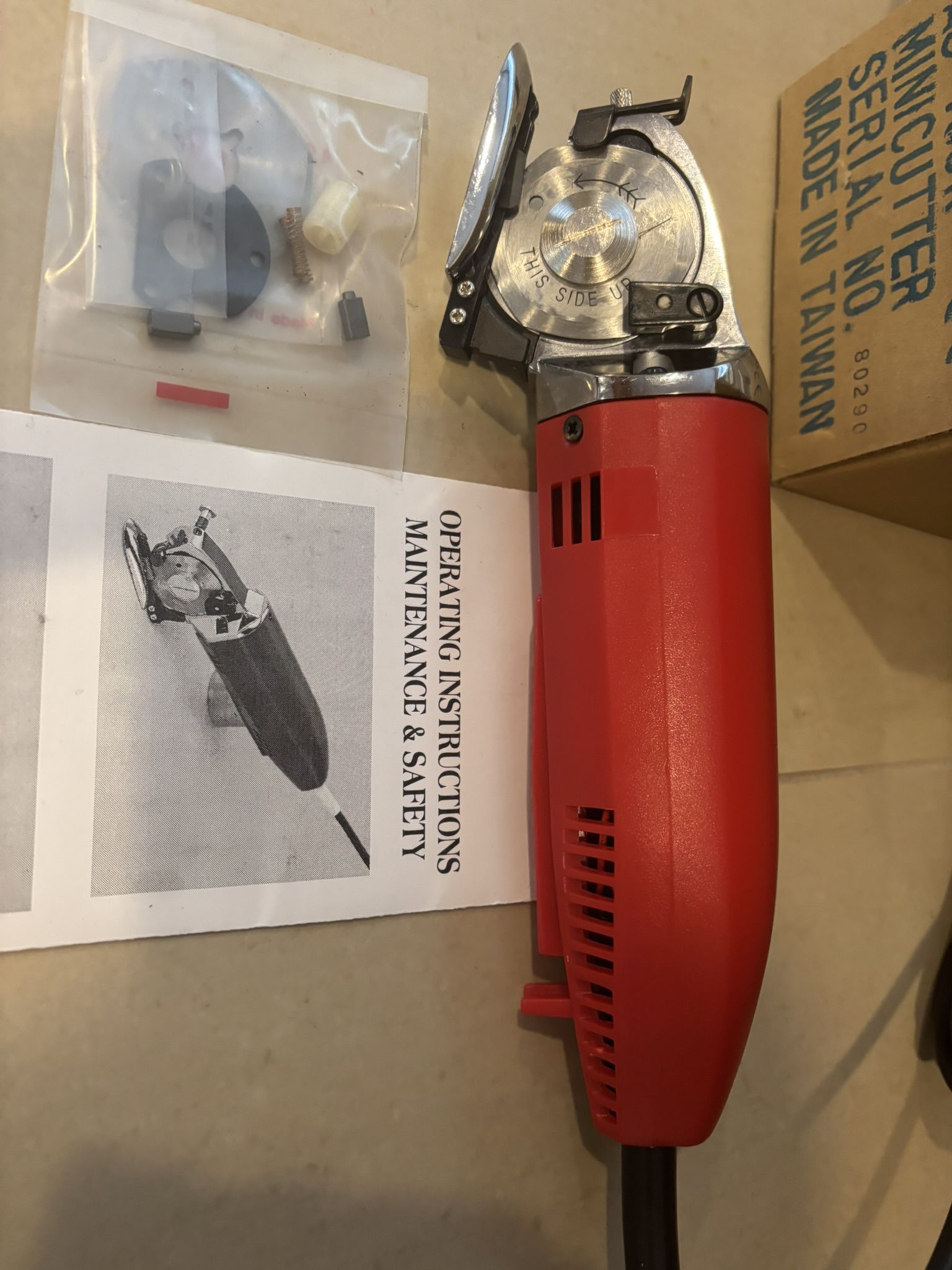 ELECTRIC FABRIC SCISSORS 