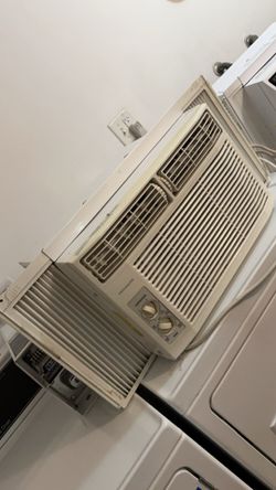 Ac unit 8000 Btu like new cold cold