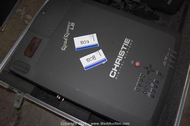 Christie Roadrunner L6 plus new lamp 200$ OBO going for 300 with lamp