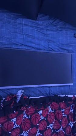 Selling stretch rez Samsung monitor with cable stand and everything