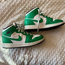 Nike Air Jordan 1 Mids Youth 6.5 / Women 8