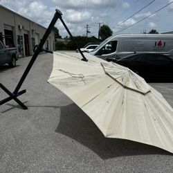  JEAREY 11-ft Aluminum Beige Crank Cantilever Patio Umbrella with Solar Lights! Missing Weighted Base 100in tall. Shade diameter 122in