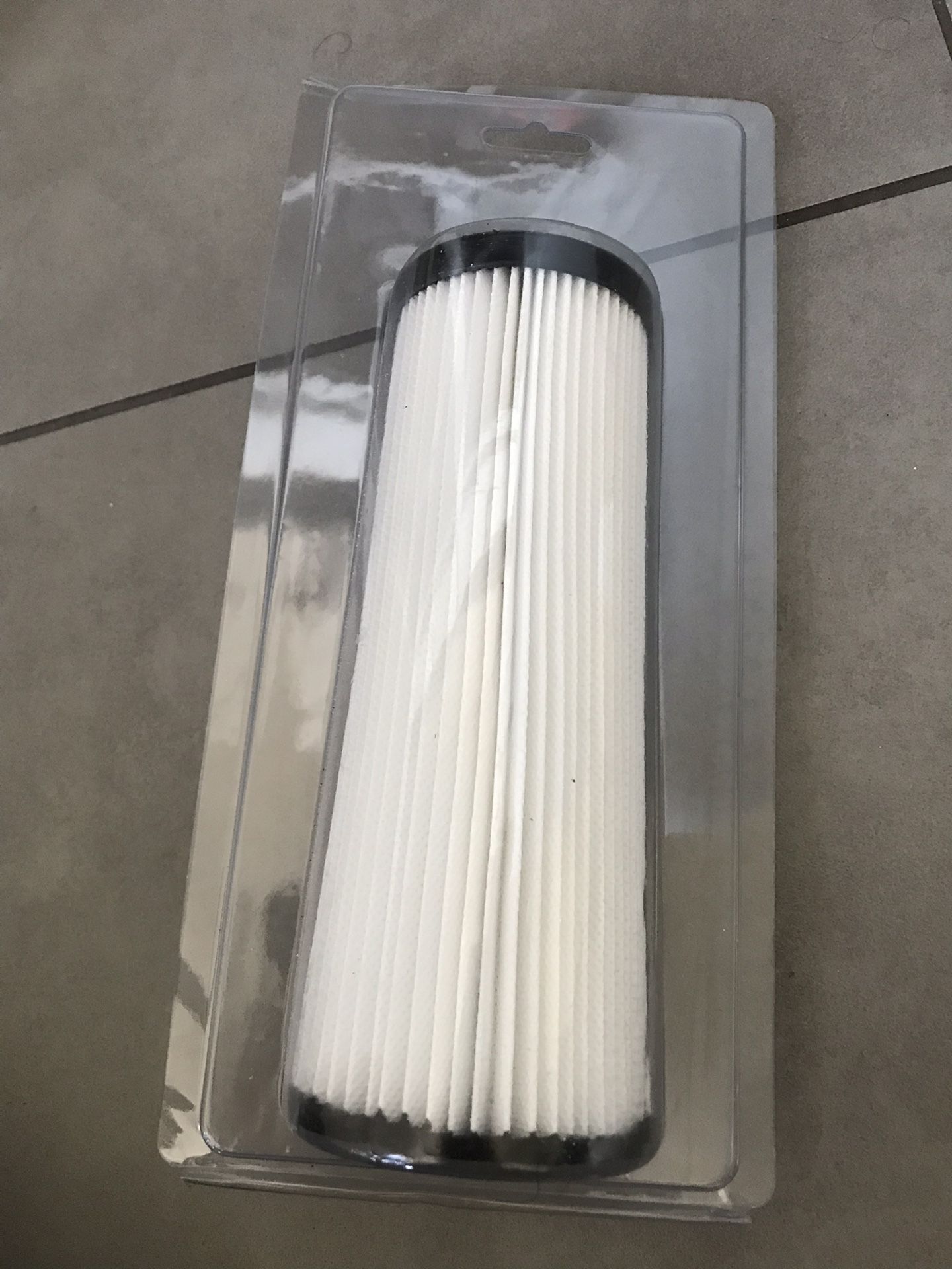 Upright vacuum filter