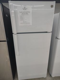 $529 (MSRP$1199, Save $670) GE Refrigerator With Gallon Storage Bins