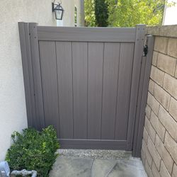 Vinyl Gate