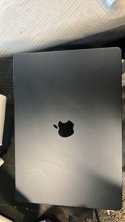 2024 Apple MacBook Air 15-inch M3 chip 24gb RAM 512GB SSD