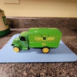 Ertl John Deer Truck Bank
