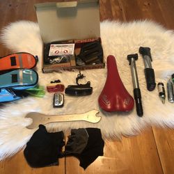 8 IMPORTANT BICYCLE ITEMS - ASSORTED BIKE NECESSITIES 