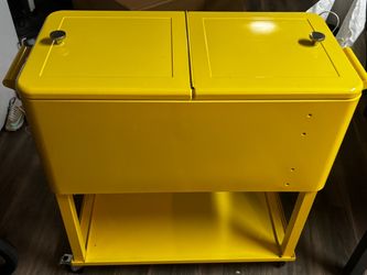 Rolling ice chest