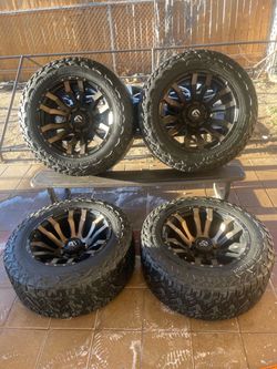 Set of Fuel Wheels 37x12.50R22LT