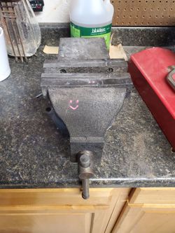 Mintcraft vintage heavy duty 6" vice / anvil
