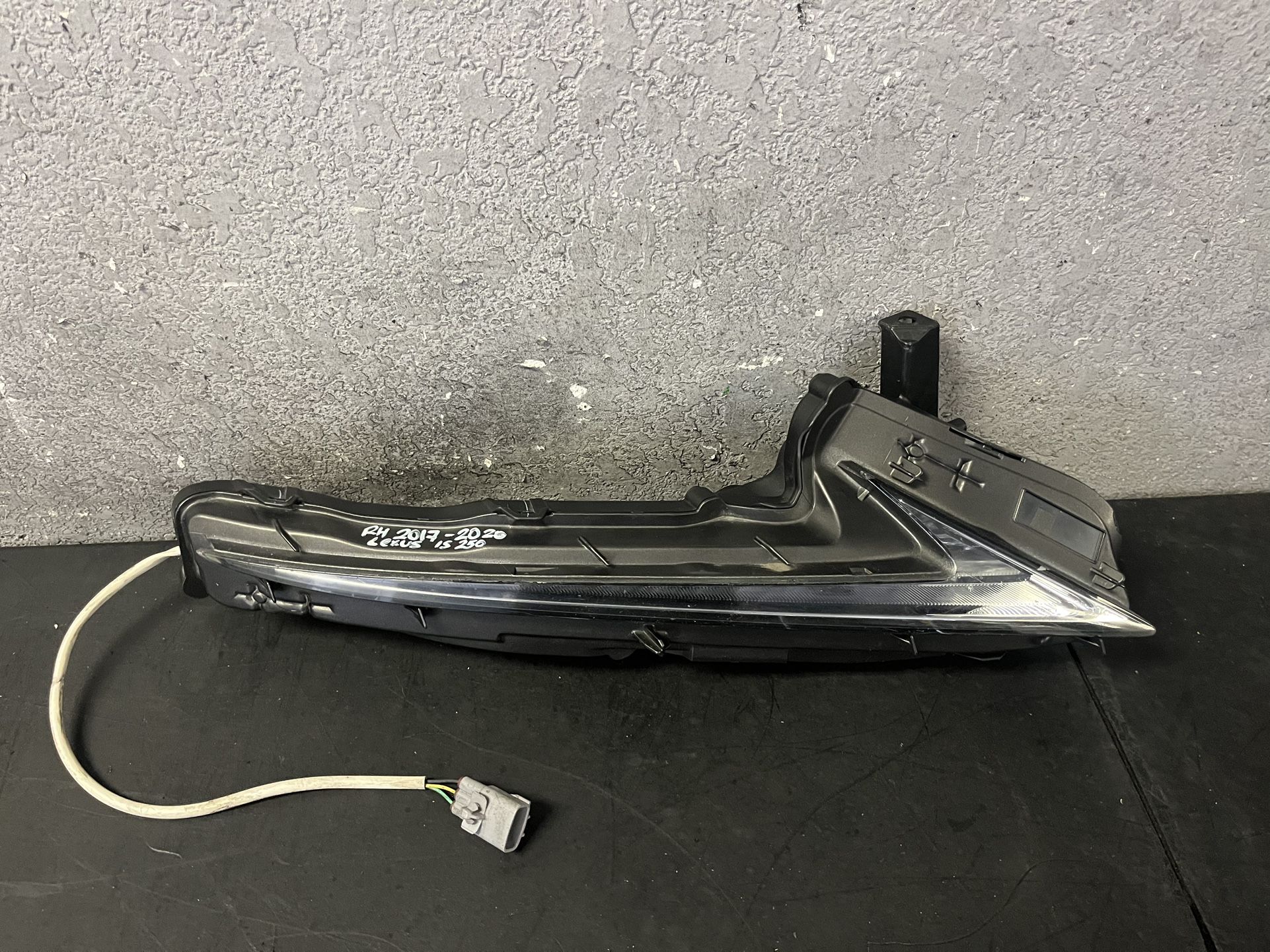2017-2018-2019-2020 LEXUS IS RIGHT DRL OEM USED