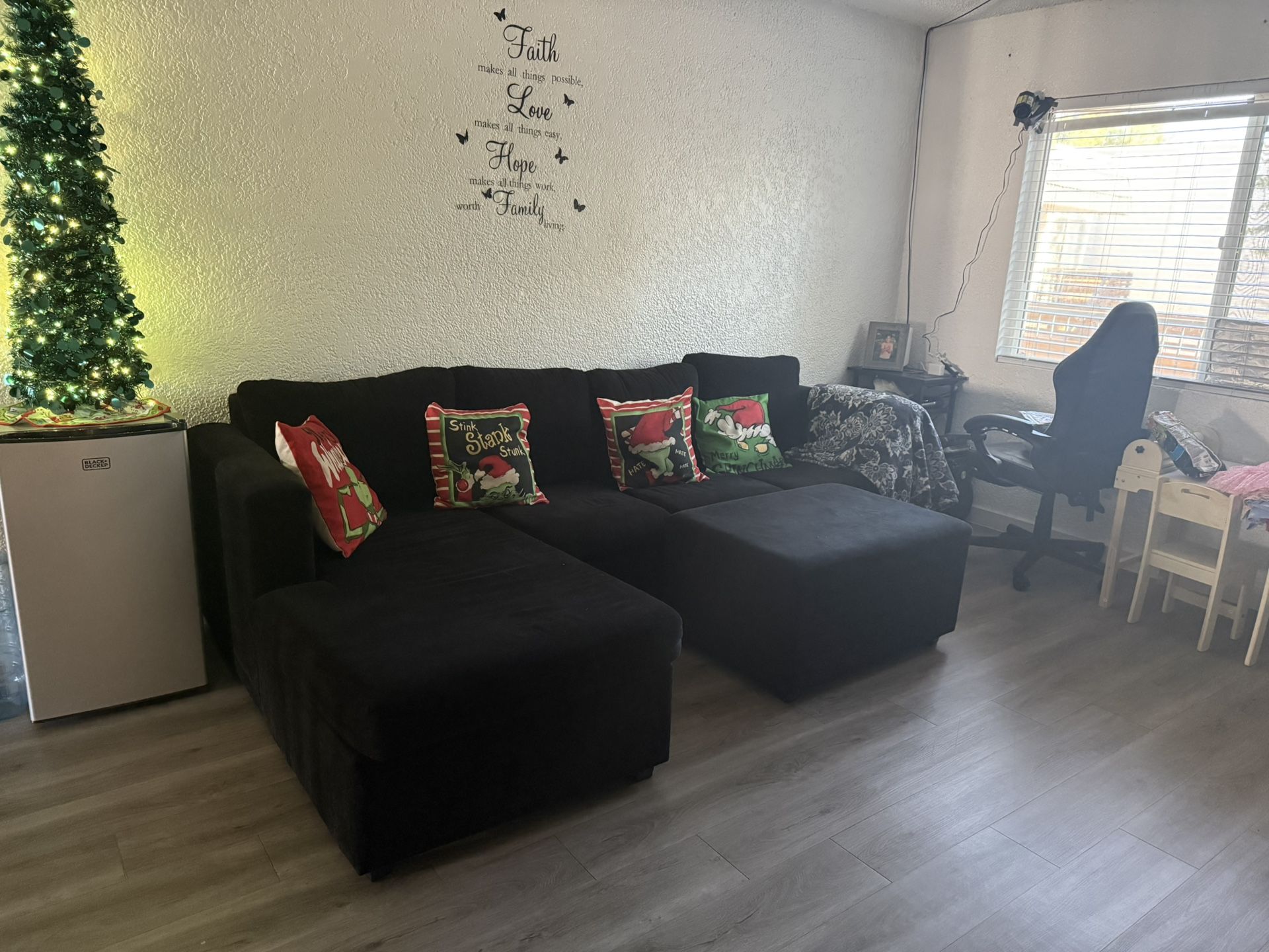 Right Side L Couch With Ottoman
