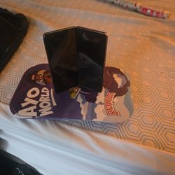 SAMSUNG Fold 4 " Brand NEW"