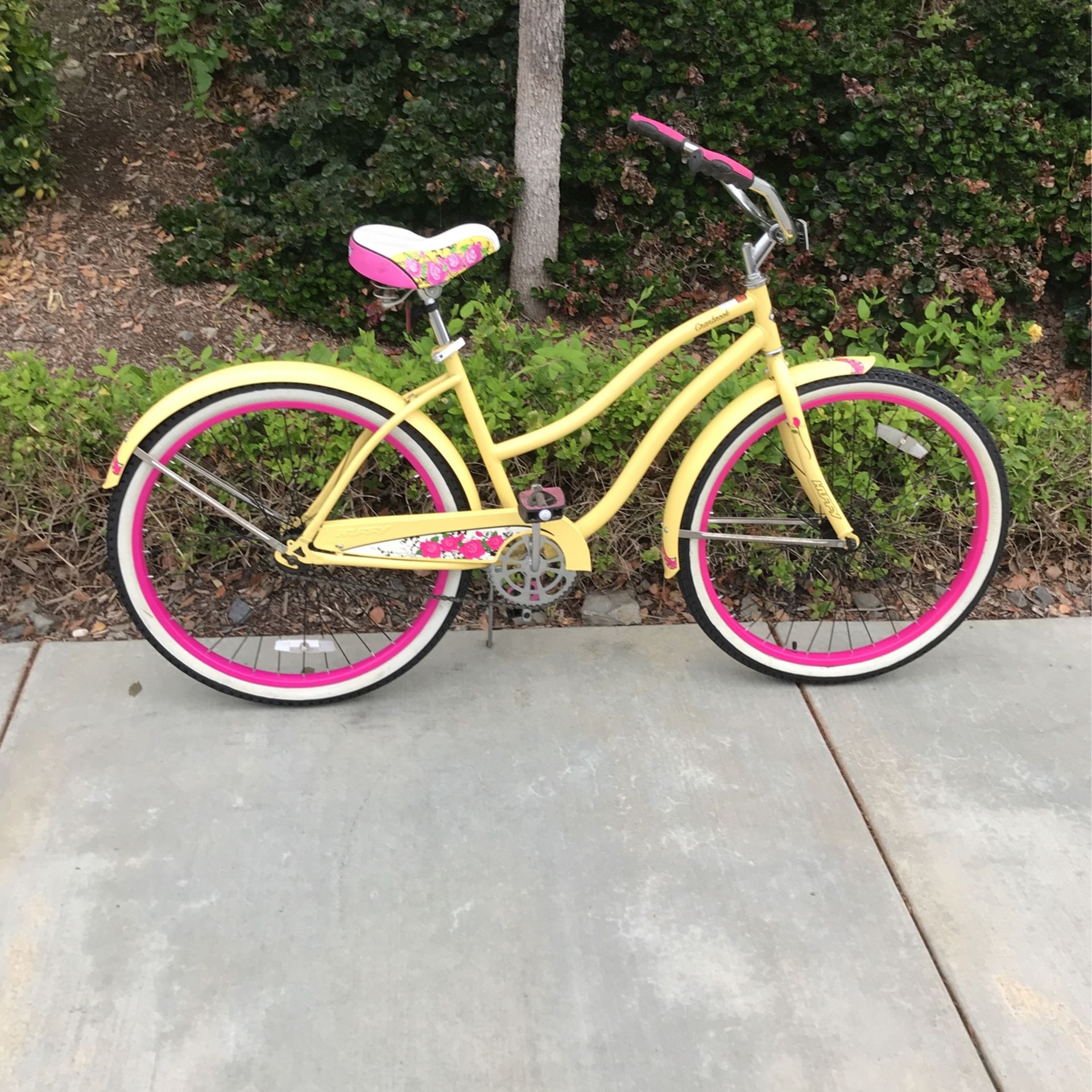 26” Huffy Cranbrook Ladies Light Yellow Beach Cruiser