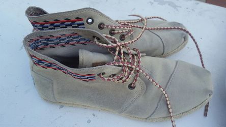 Tom's women's shoes size 7w