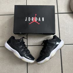 Jordan 11 Low “72-10”