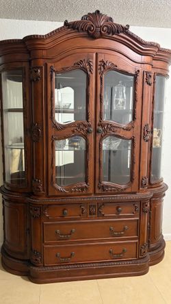 Elegant Solid Wood China Cabinet / Curio Display Hutch