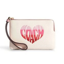 COACH CORNER ZIP WRISTLET WITH STRIPE HEART MOTIF IN GOLD / PINK / CHALK MULTI