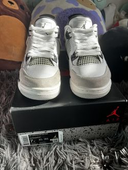Jordan 4 “military black”