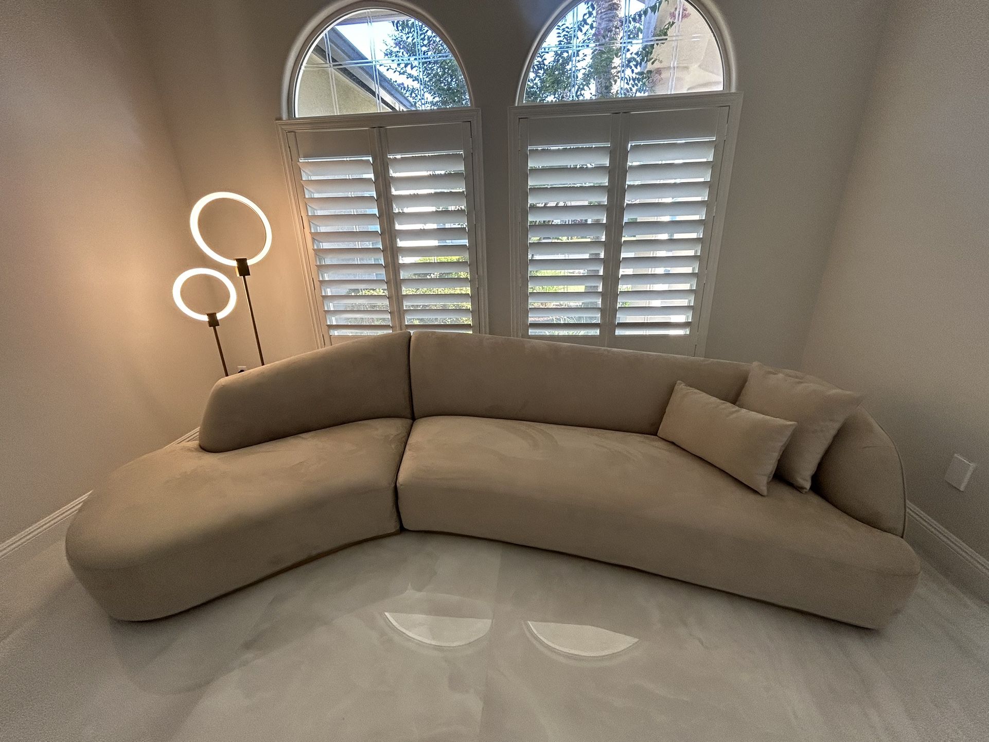 Brand new Designer Rove Concepts “ Reya “ curved Sectional Sofa New. Paid 5k ! Only Asking