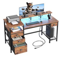 Great Desk In Perfect Condition! 