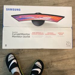 Samsung 27in Curved Monitor Super Slim 
