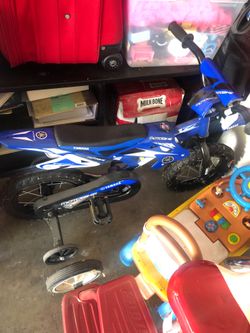 Motorbike bicycle with training wheels