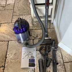 Hardly Ever Used Dyson DC – 39
