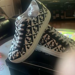 Karl Lagerfeld  Size 71/2 Woman  $55