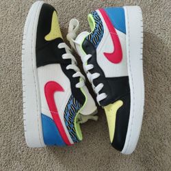 Air Jordan Retro 1 Low Size 6 Youth/7.5wmns & 4.5 Youth/6wmns & 5.5 Youth/7wmns