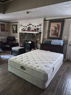 Queen mattress with Free box spring