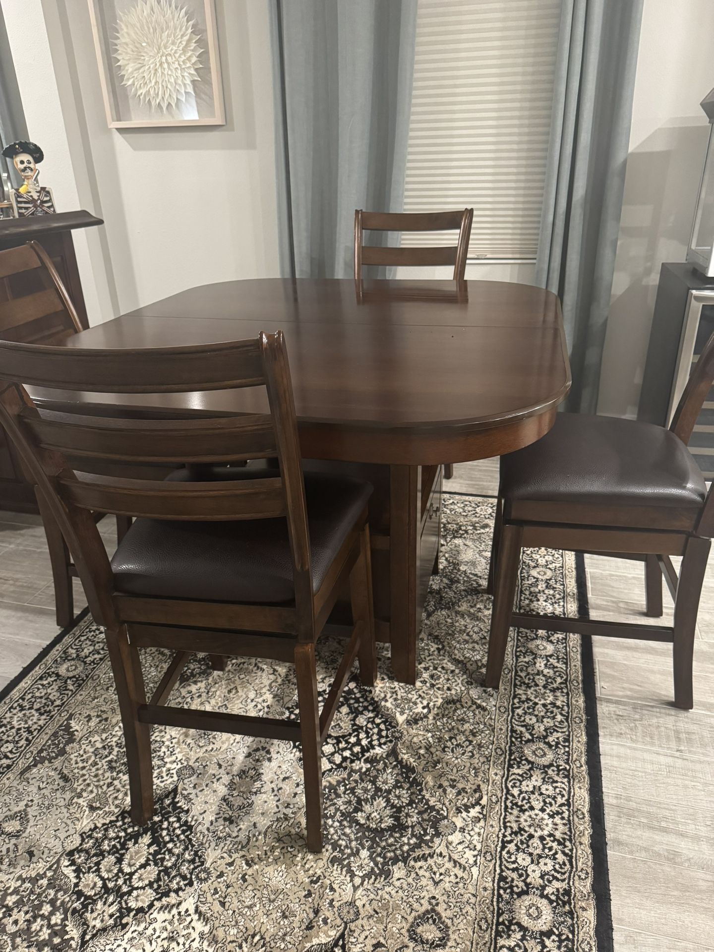 Extendable Round Dining Table And Chairs 