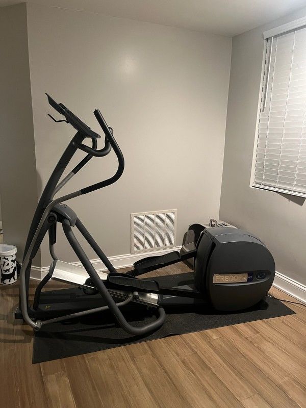 Precor EFX 5.33 Elliptical