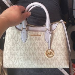 Like New!! MK Purse !!