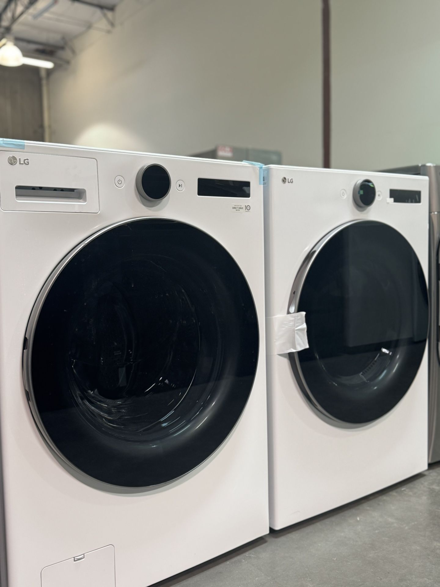 LG Washer And Electric Dryer Set In White